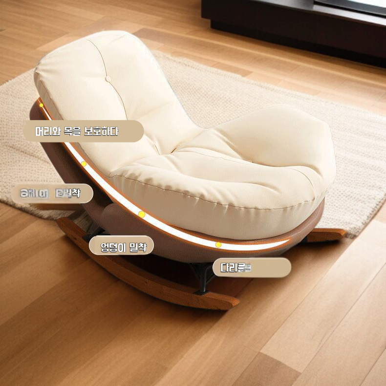 발코니에 놓인 성인용 게으름뱅이 리클라이너