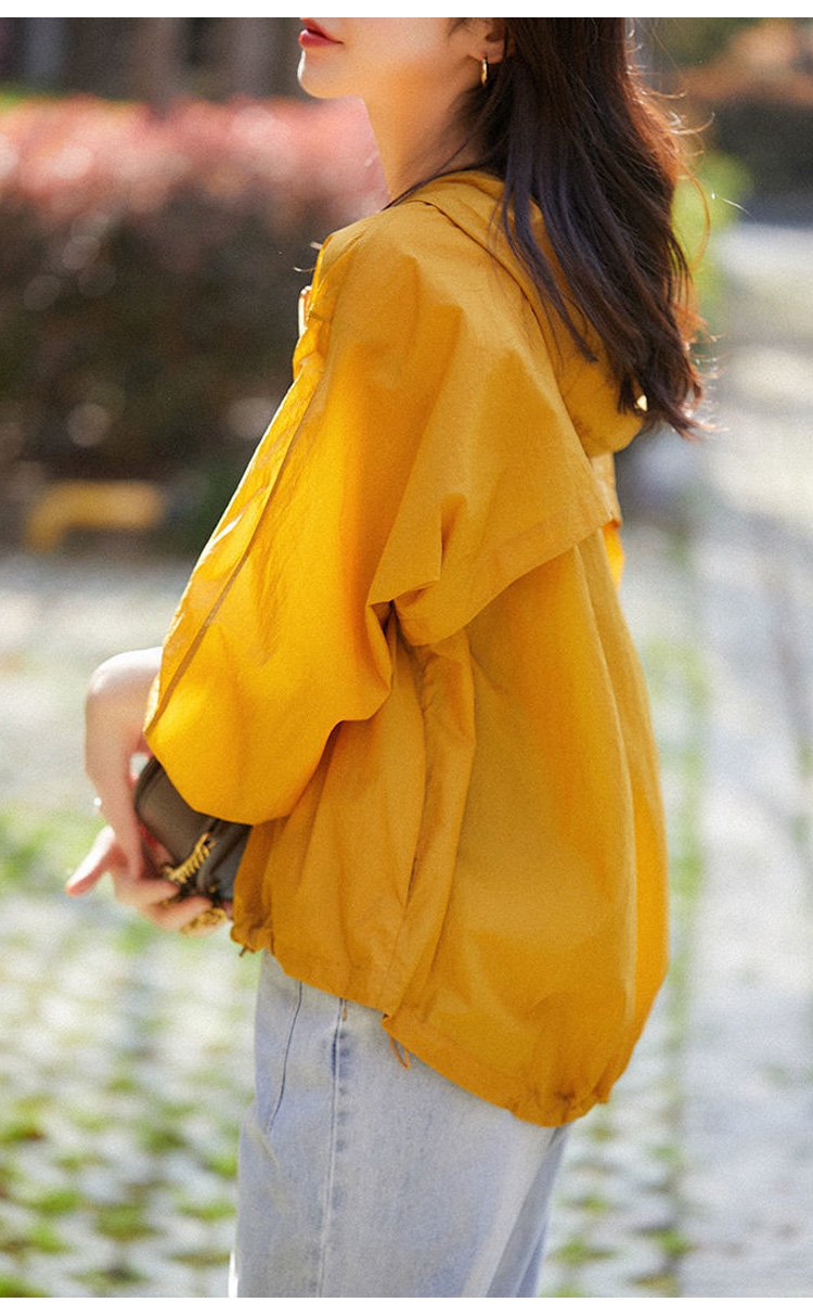 豊富なカラーバリエーションのラッシュガード