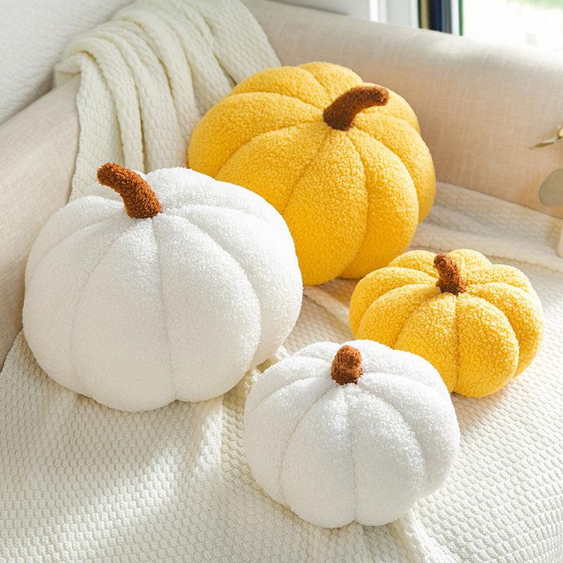 귀여운 호박 장식 베개로 거실 소파 꾸미기