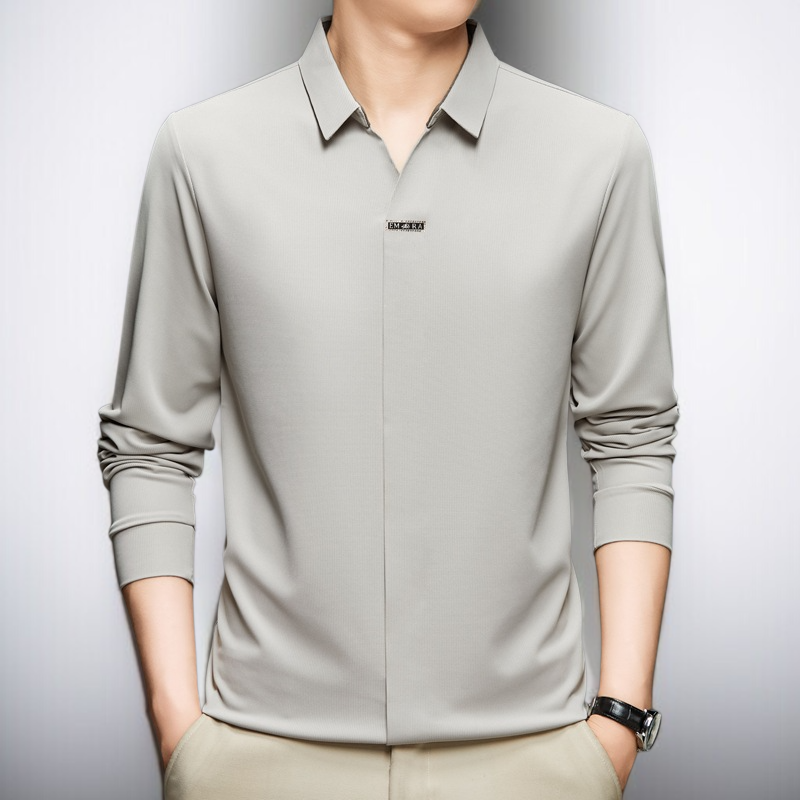 고급 소재로 제작된 남성 티셔츠