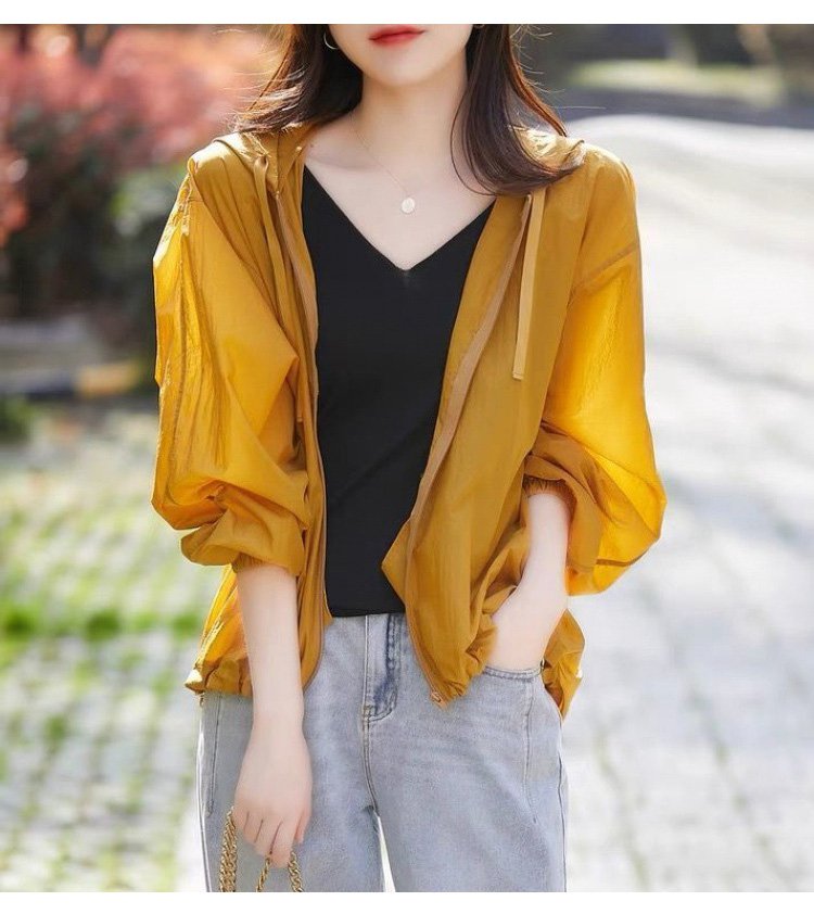 アウトドアや海水浴に最適なラッシュガード