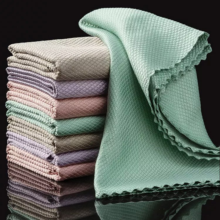 【マイクロファイバークロス】優れた吸水力を持って、毛羽落ちしなく、きれいに拭き取る！