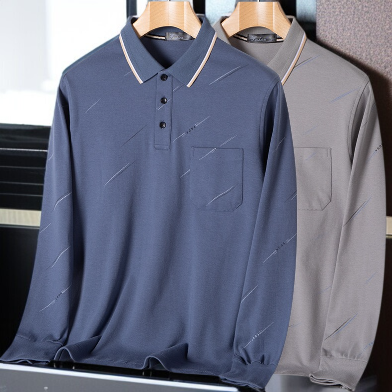 중장년 남성 캐주얼 긴팔 티셔츠 착용 모습