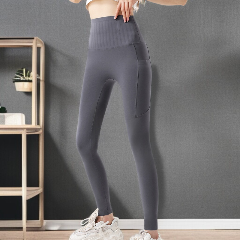 美尻ラインを強調するフィットネスパンツ