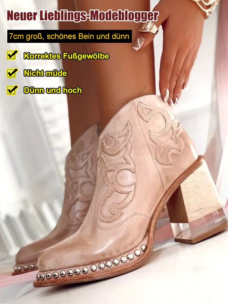 Stiefel mit Nietenapplikationen