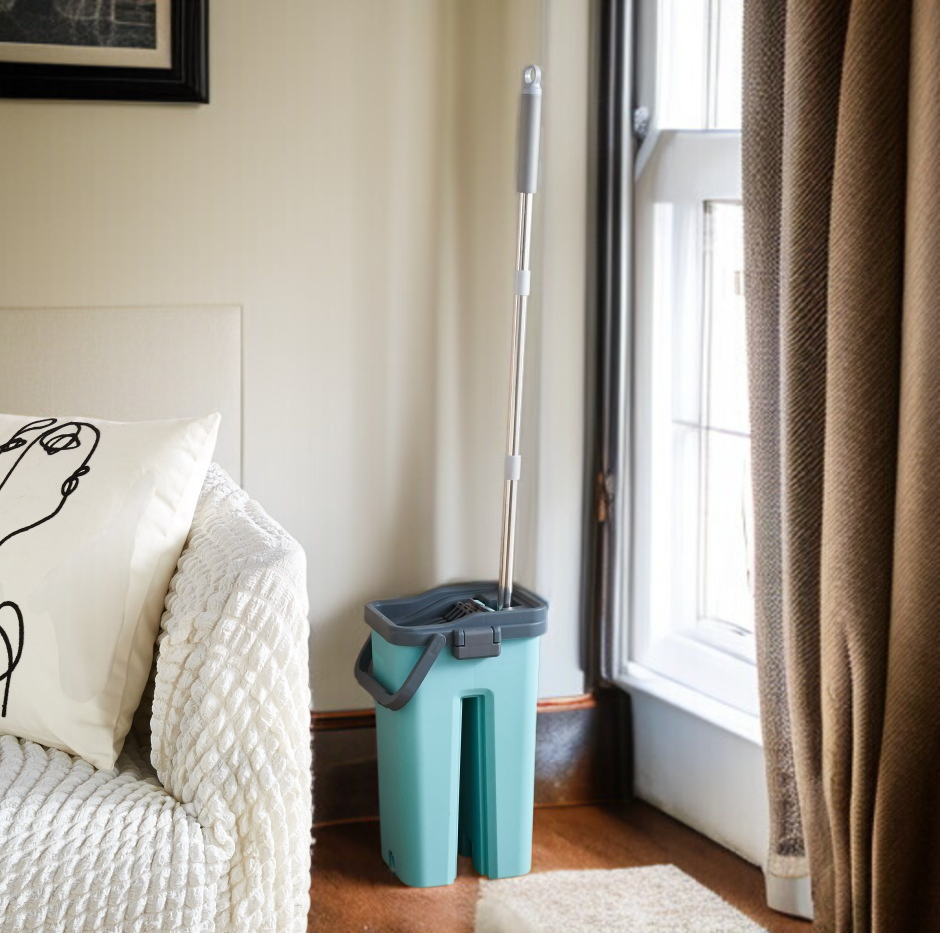 360度回転ヘッドで狭い場所を掃除するモップ