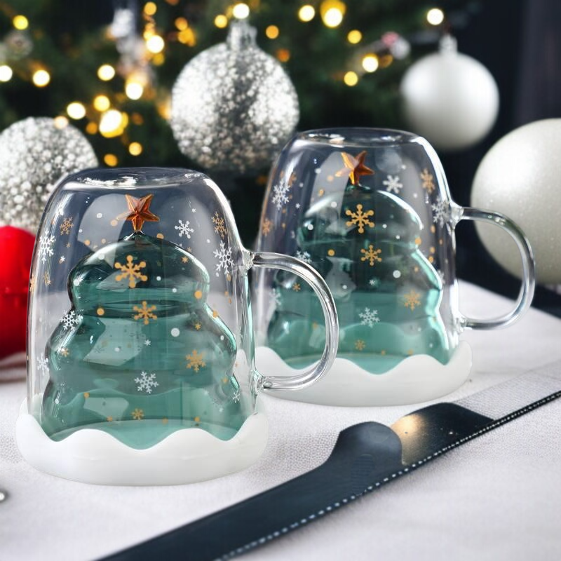 Moderne Weihnachts-Kaffeetasse aus Glas mit rotem Henkel