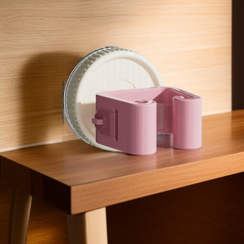 벽수납선반에 청소도구 정리한 모습