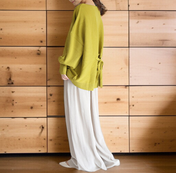 ゆったりシルエットトップスのディテール