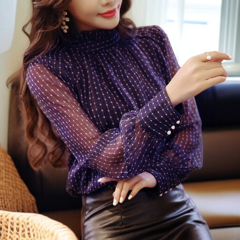 デートや通勤にぴったりなレディース水玉シャツ