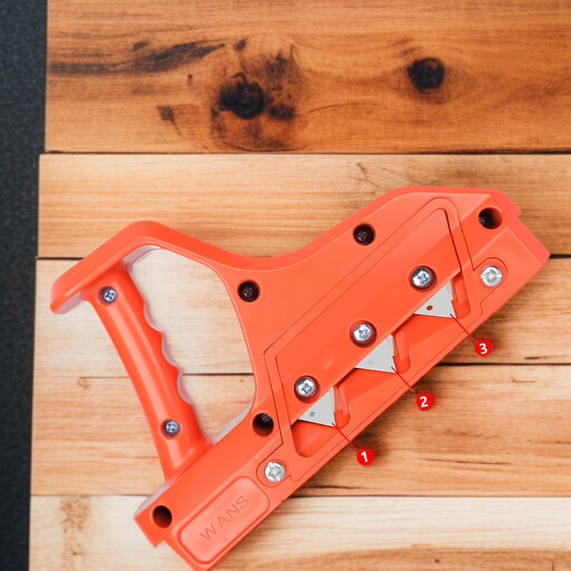 45度で倒角作業を行う様子