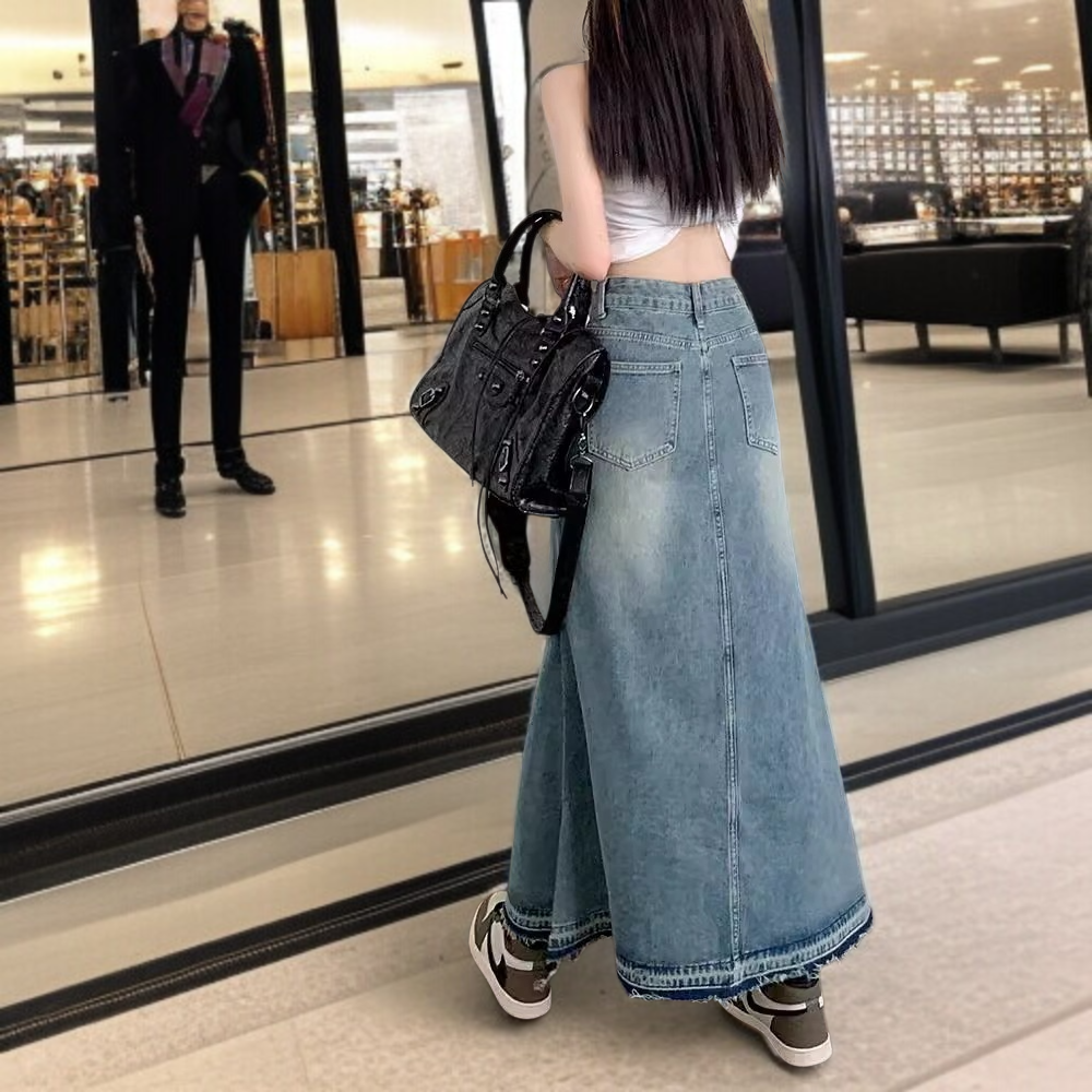 퍼 트리밍 장식이 돋보이는 스커트