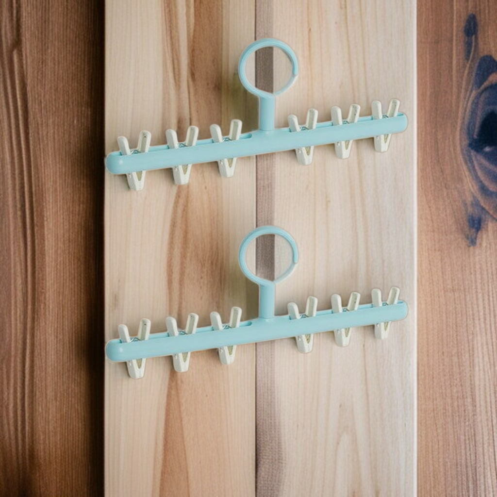 晾衣架多夾子特寫照片