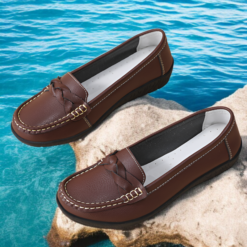 快適な履き心地のフラットヒールナースシューズ