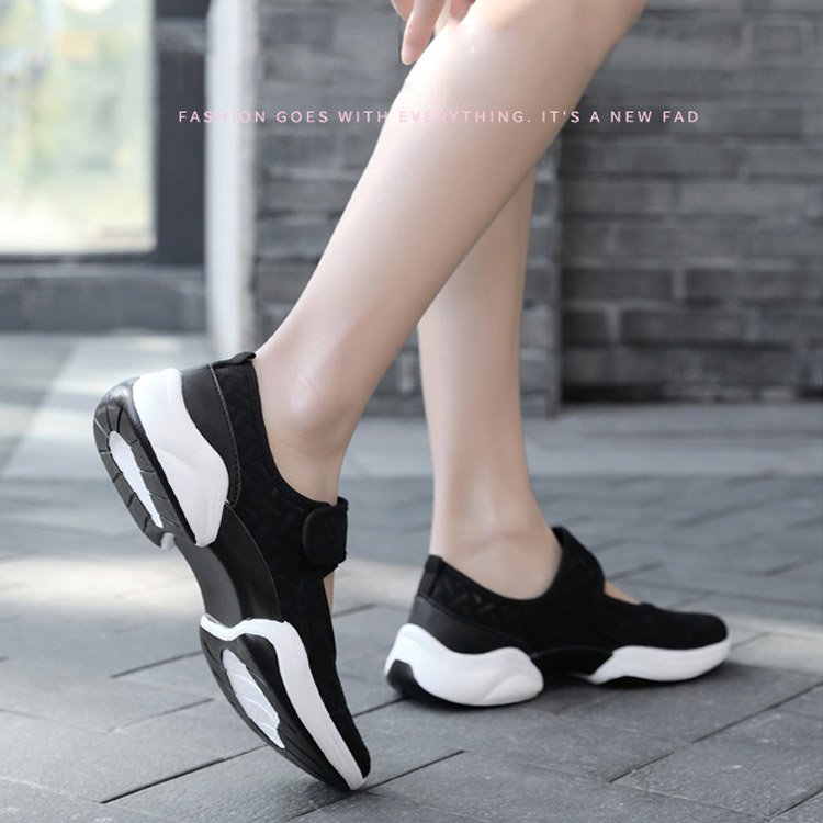 【メッシュスニーカー】メッシュデザイン　滑り止め　指にやさしいベロ　履き脱ぎやすい