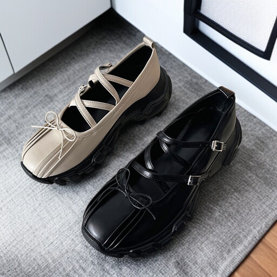 ファッション性抜群の蝶結び付きメリージェーンシューズ