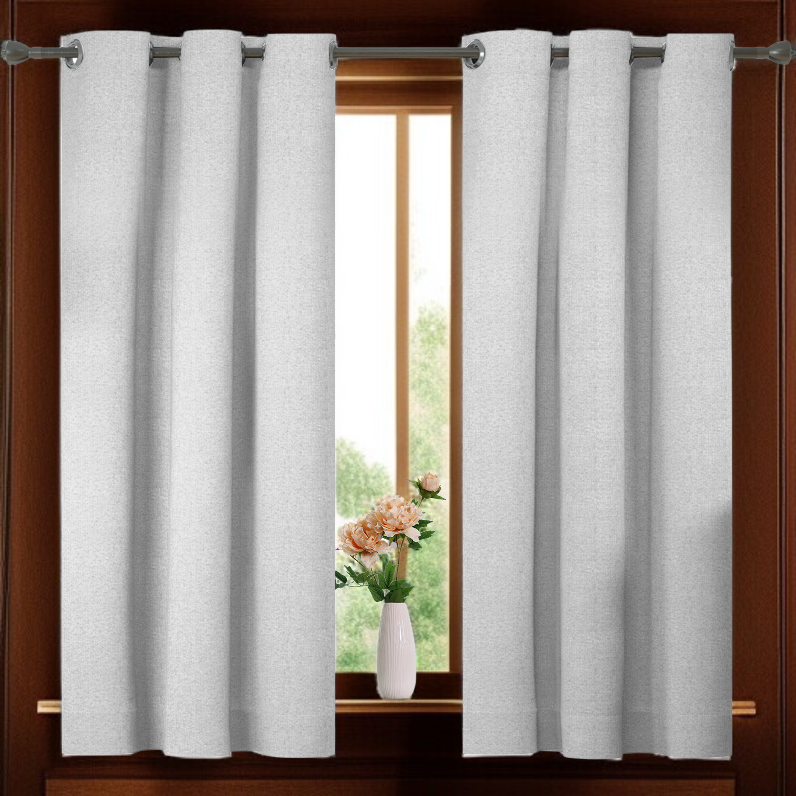 リビングルームに設置されたフル遮光カーテン