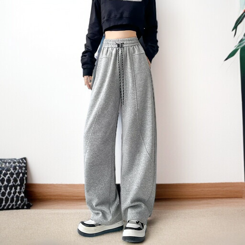 레드 스트링 포인트가 돋보이는 캐주얼 팬츠