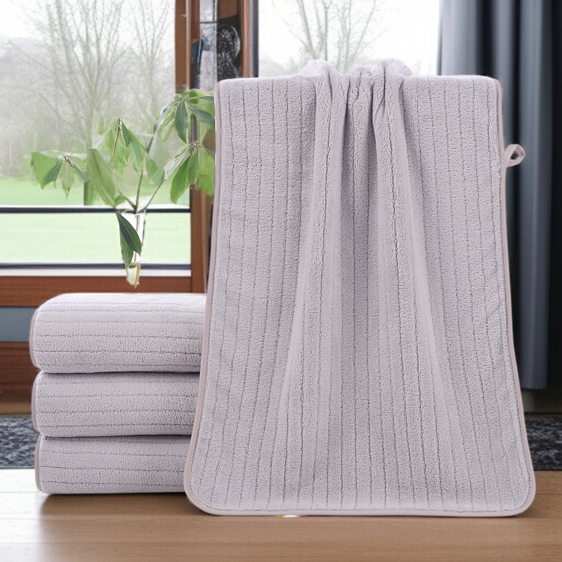 세련된 코랄 컬러 타월 디테일