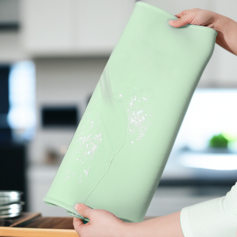 ネイルアート作業中のシリコンパッド利用シーン