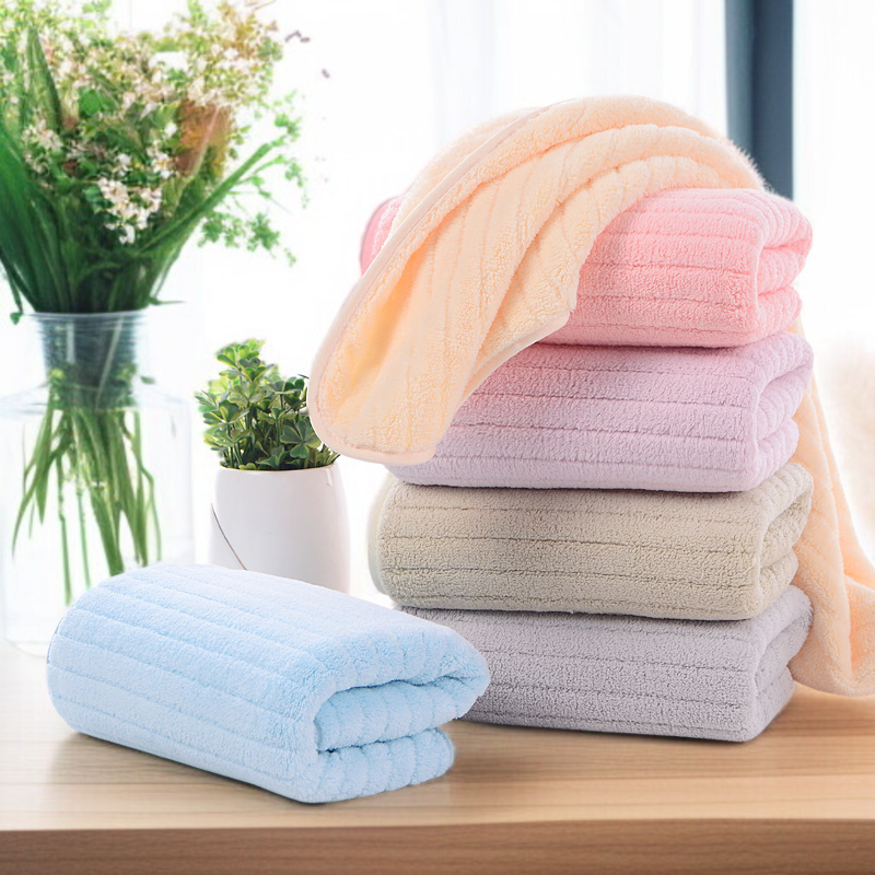 얇고 가벼운 코랄 타월 접힌 모습